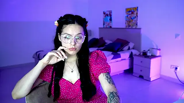 roouse – webcam model profile photo Image 9