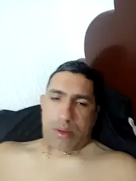 roouse – webcam model profile photo Image 6