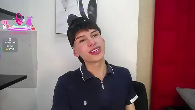 roouse – webcam model profile photo Image 11