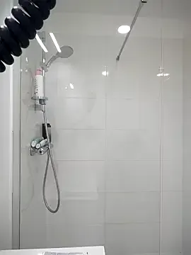 roouse – webcam model profile photo Image 13