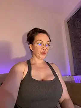 EsmeBrowm – webcam model profile photo Image 8