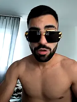 roouse – webcam model profile photo Image 4