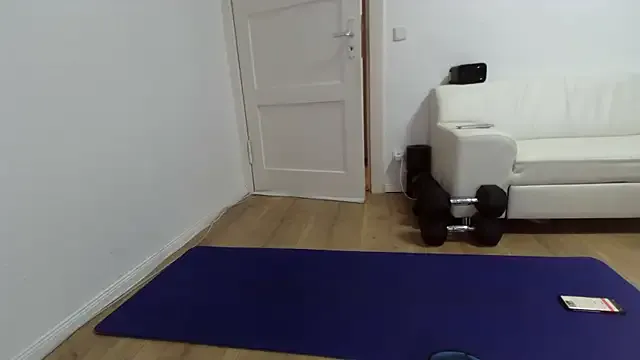 roouse – webcam model profile photo Image 17