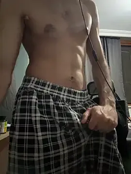 roouse – webcam model profile photo Image 7