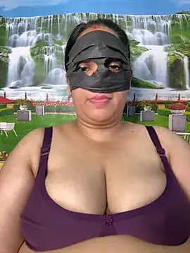 seraphine23 – webcam model profile photo Image 12
