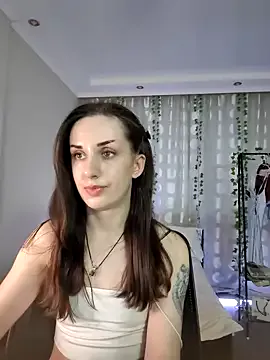 EmiliGarden – webcam model profile photo Image 17