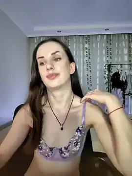 EmiliGarden – webcam model profile photo Image 19