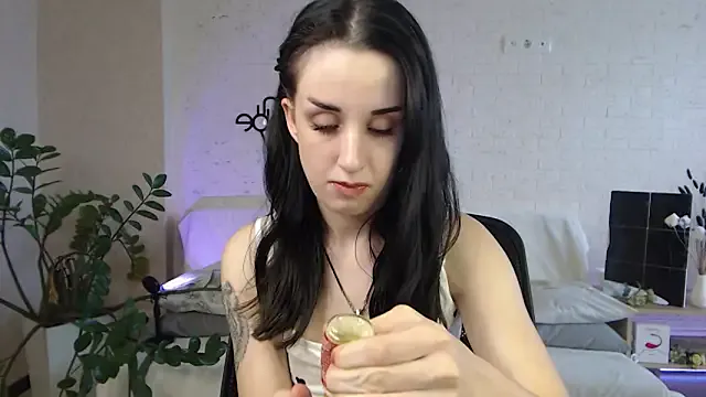 EmiliGarden – webcam model profile photo Image 4