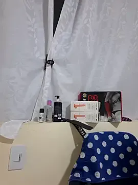 Mia--meow – webcam model profile photo Image 5