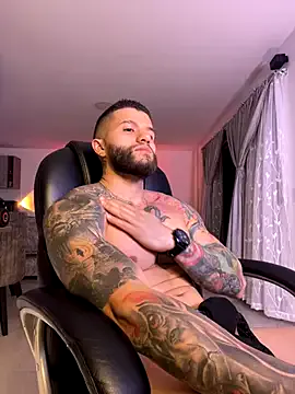 roouse – webcam model profile photo Image 12