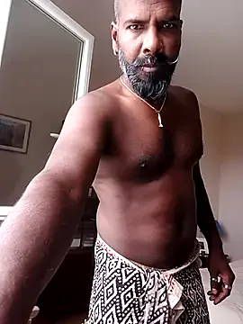 roouse – webcam model profile photo Image 13