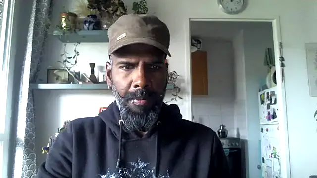 roouse – webcam model profile photo Image 8
