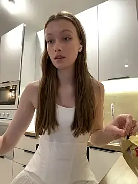 Yui-Ch – webcam model profile photo Image 5