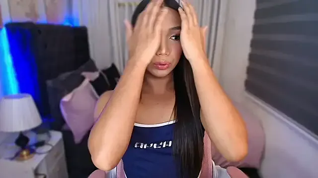 zui_lu – webcam model profile photo Image 3