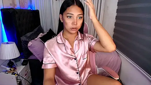 zui_lu – webcam model profile photo Image 4