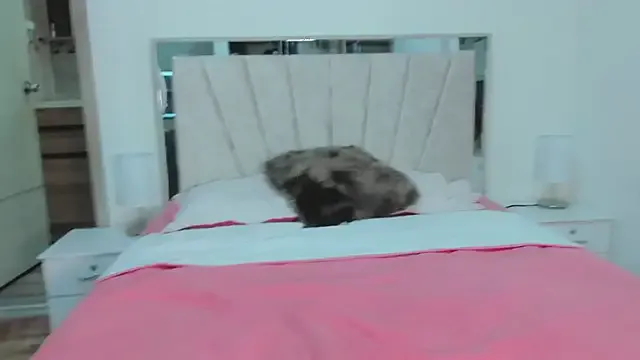 roouse – webcam model profile photo Image 10