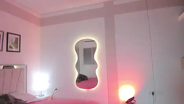 roouse – webcam model profile photo Image 3