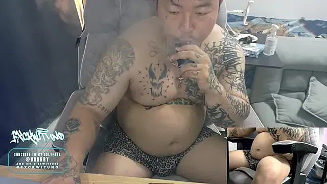  – webcam model profile photo Image 4
