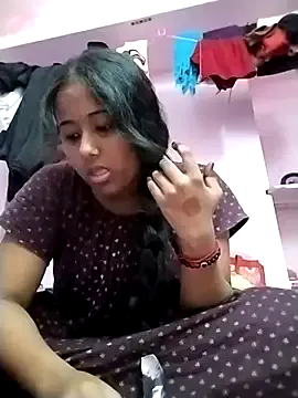 roouse – webcam model profile photo Image 11