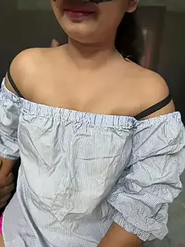 zui_lu – webcam model profile photo Image 16