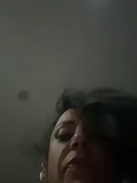 roouse – webcam model profile photo Image 6