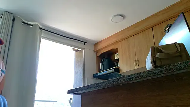 roouse – webcam model profile photo Image 10