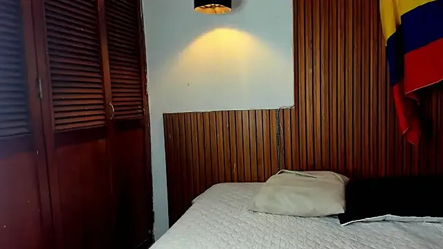 Emily_brown04 – webcam model profile photo Image 8