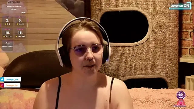 roouse – webcam model profile photo Image 15