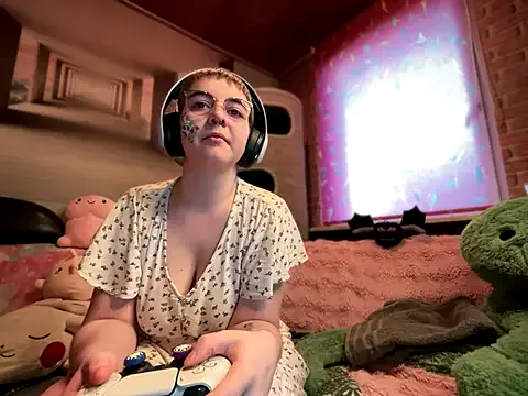 roouse – webcam model profile photo Image 3