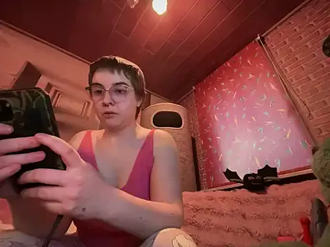 roouse – webcam model profile photo Image 5