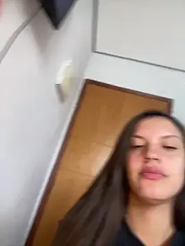 roouse – webcam model profile photo Image 2