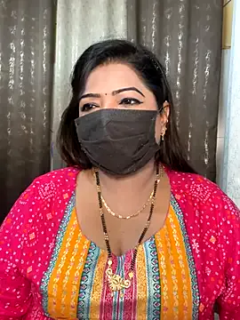 zui_lu – webcam model profile photo Image 7