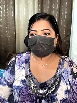 zui_lu – webcam model profile photo Image 9