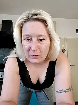  – webcam model profile photo Image 3