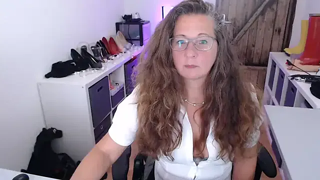 EmiliGarden – webcam model profile photo Image 15