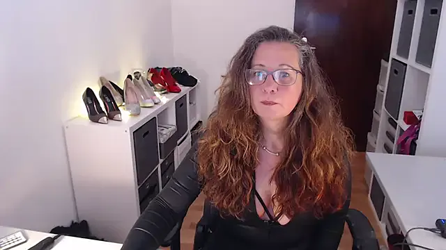 EmiliGarden – webcam model profile photo Image 3