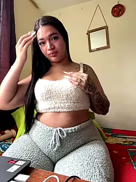 roouse – webcam model profile photo Image 4