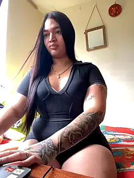 roouse – webcam model profile photo Image 5