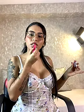 NANA_7 – webcam model profile photo Image 4