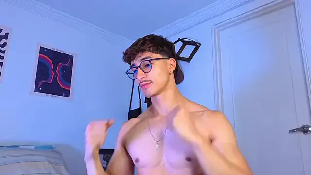 roouse – webcam model profile photo Image 3