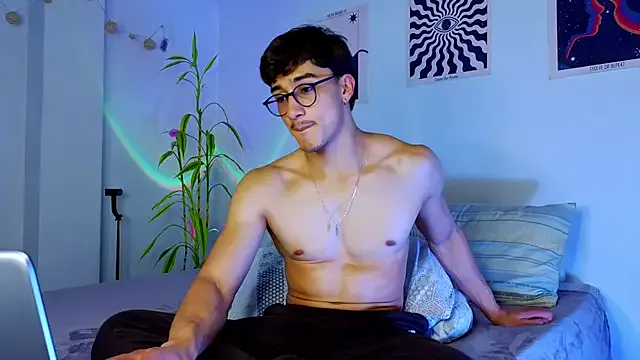 roouse – webcam model profile photo Image 7