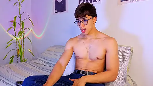 roouse – webcam model profile photo Image 9