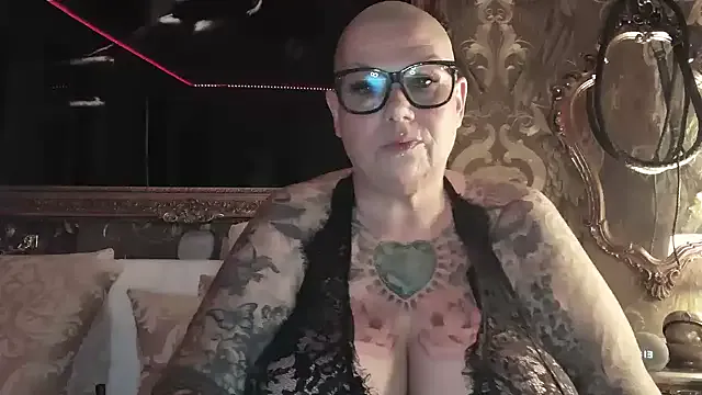  – webcam model profile photo Image 3