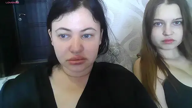 roouse – webcam model profile photo Image 17