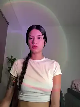 Megu_Melon – webcam model profile photo Image 3