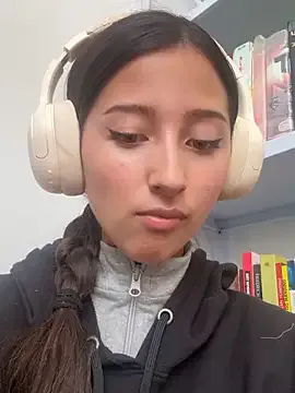 Sandra – webcam model profile photo Image 16