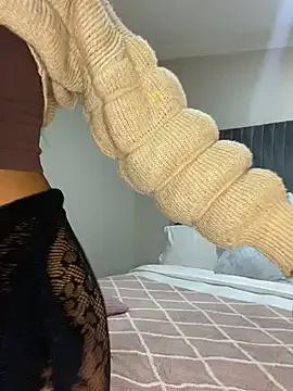 seraphine23 – webcam model profile photo Image 13