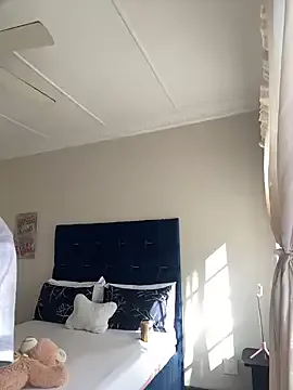 seraphine23 – webcam model profile photo Image 2