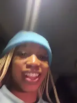 seraphine23 – webcam model profile photo Image 4