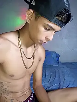 roouse – webcam model profile photo Image 14